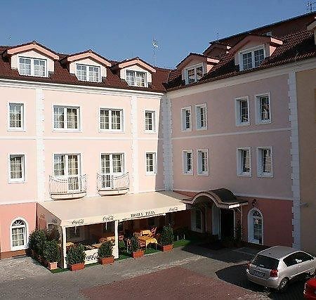 Hotel Tilia Пежинок Екстериор снимка