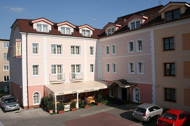 Hotel Tilia Пежинок Екстериор снимка