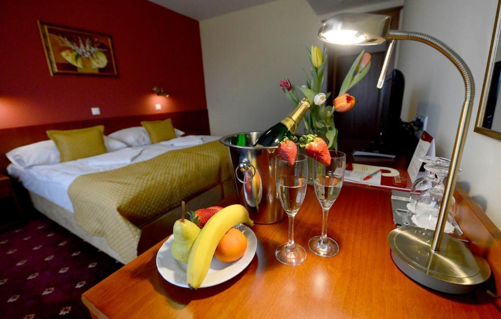 Hotel Tilia Пежинок Екстериор снимка