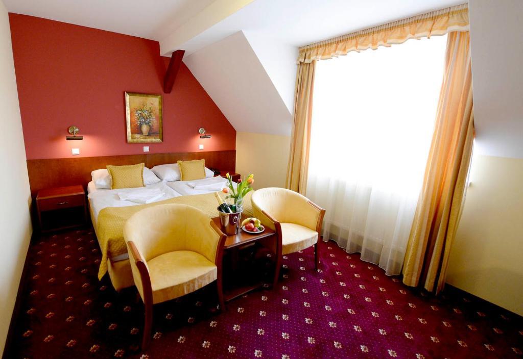 Hotel Tilia Пежинок Екстериор снимка