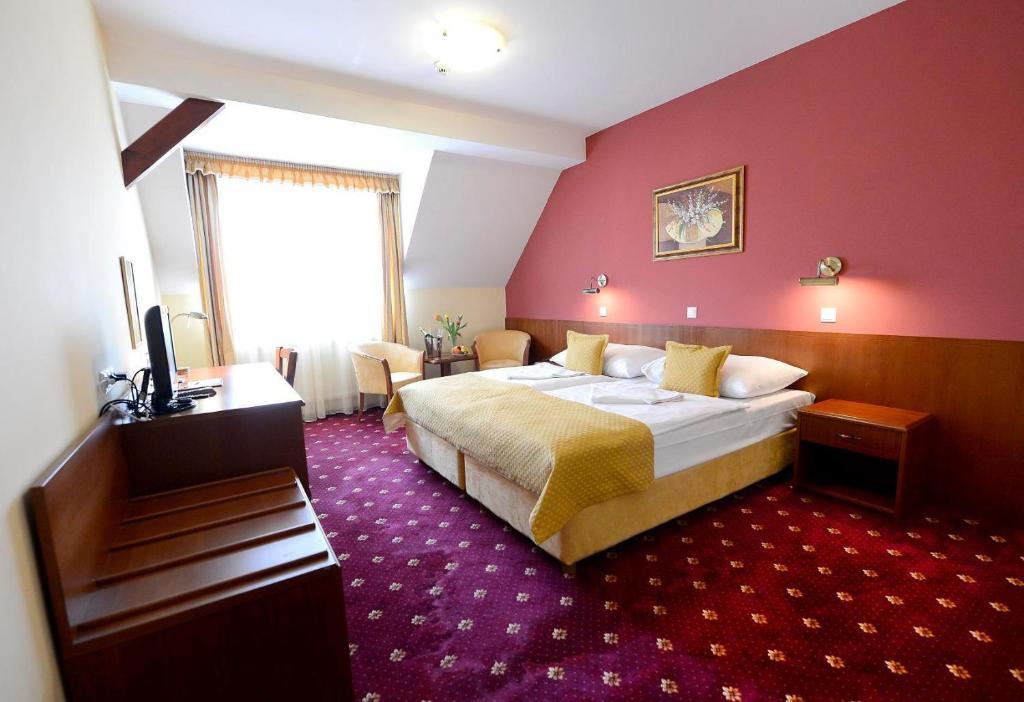 Hotel Tilia Пежинок Екстериор снимка