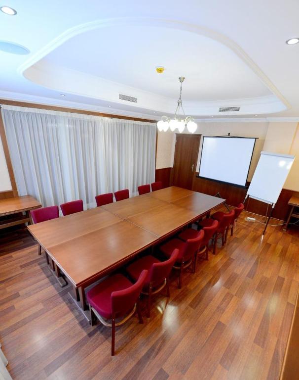 Hotel Tilia Пежинок Екстериор снимка