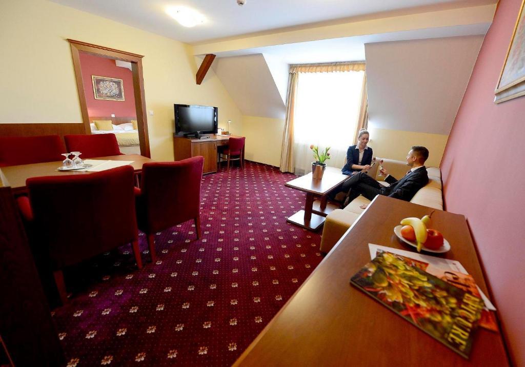 Hotel Tilia Пежинок Екстериор снимка
