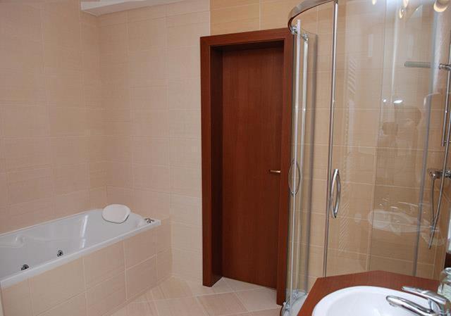 Hotel Tilia Пежинок Екстериор снимка