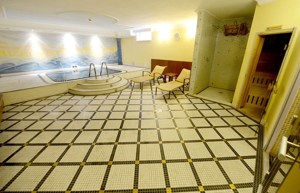Hotel Tilia Пежинок Екстериор снимка