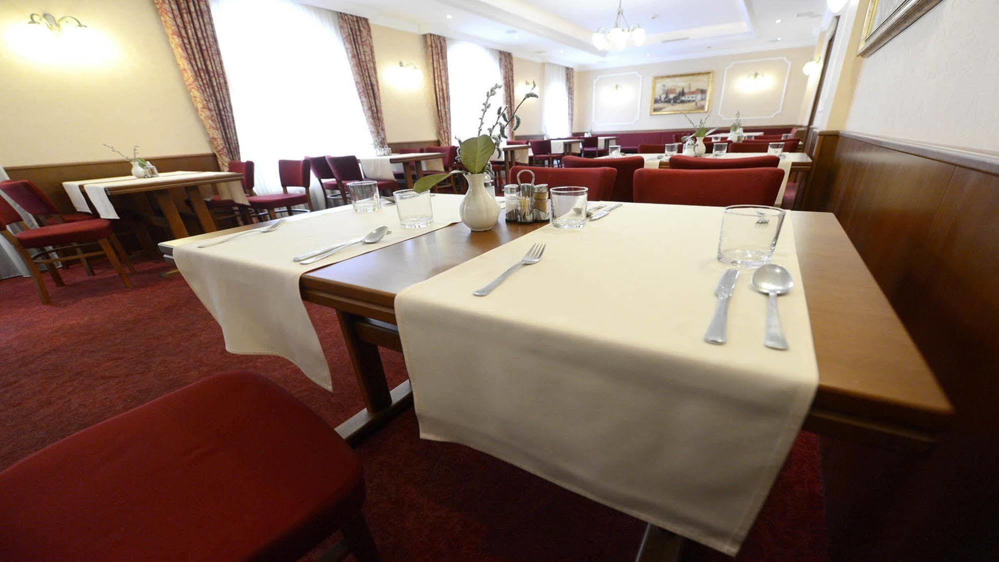 Hotel Tilia Пежинок Екстериор снимка