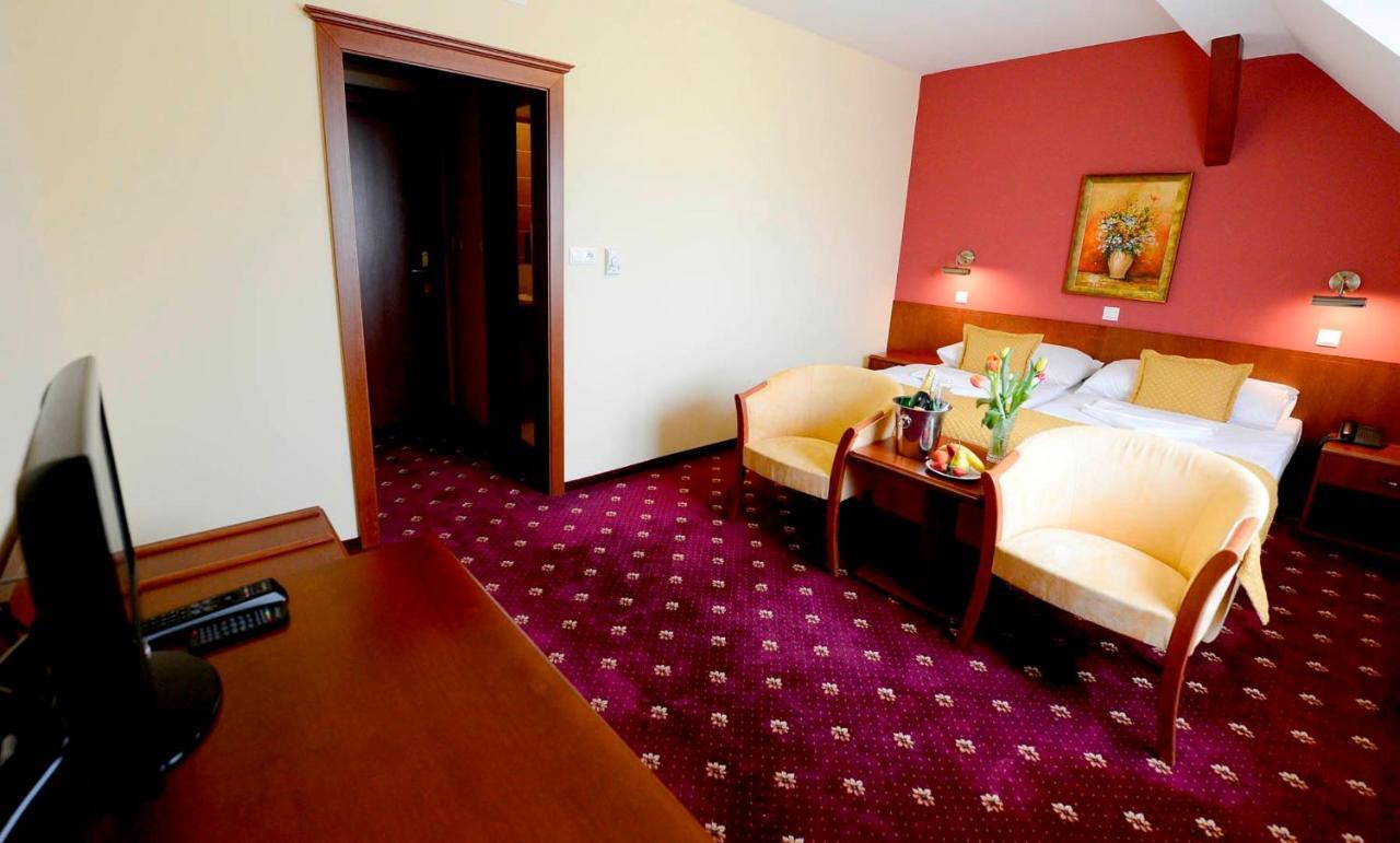 Hotel Tilia Пежинок Стая снимка